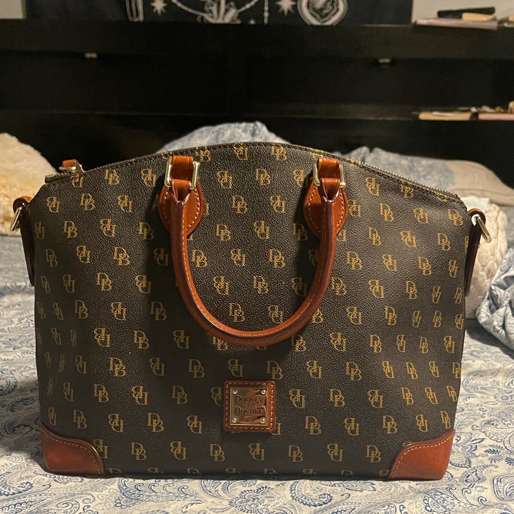 Dooney &Bourke purse